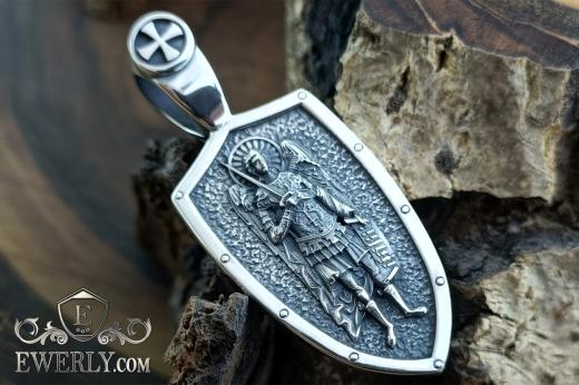 Срібна підвіска - щит з Архангелом Михайлом, фото